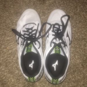 Volleyball shoes size 7.5 brand new not dirty